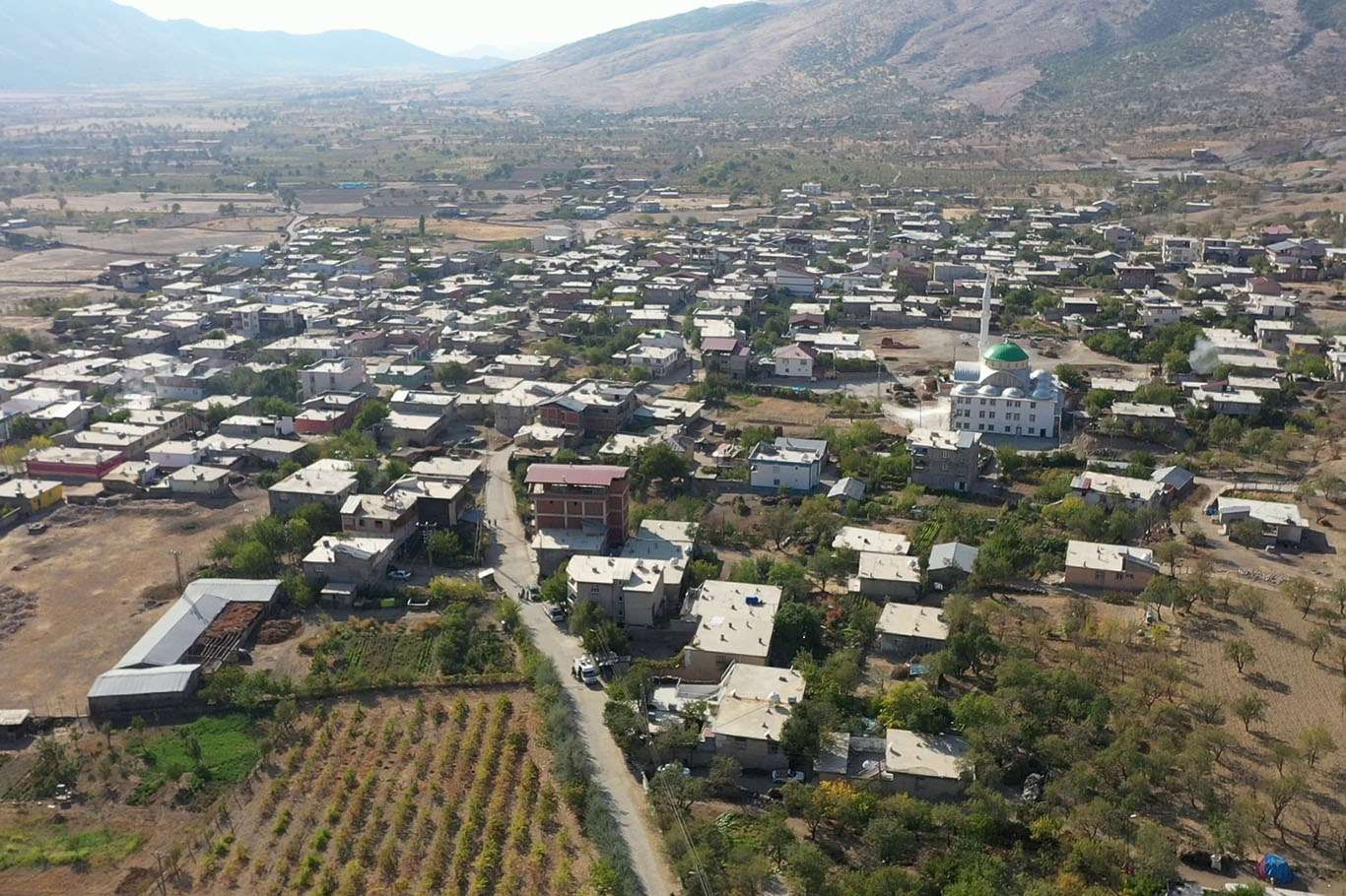 Kuyular Mahallesinde kuyu çok ancak içinde su yok Kuyular Mahallesinde kuyu çok ancak içinde su yok